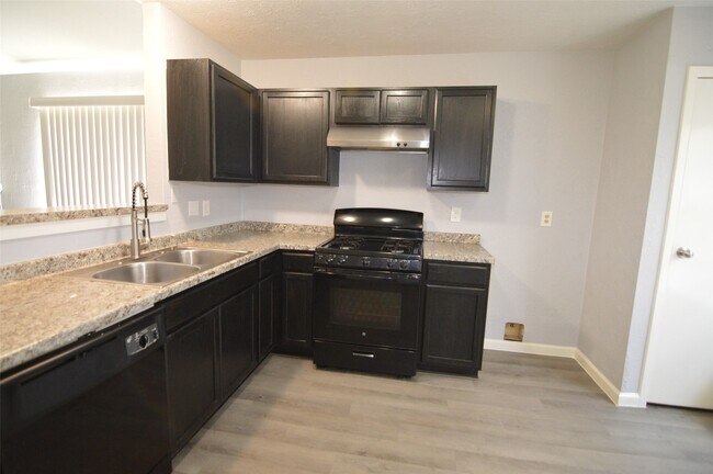 Foto del edificio - 5214 Beaverhill Dr