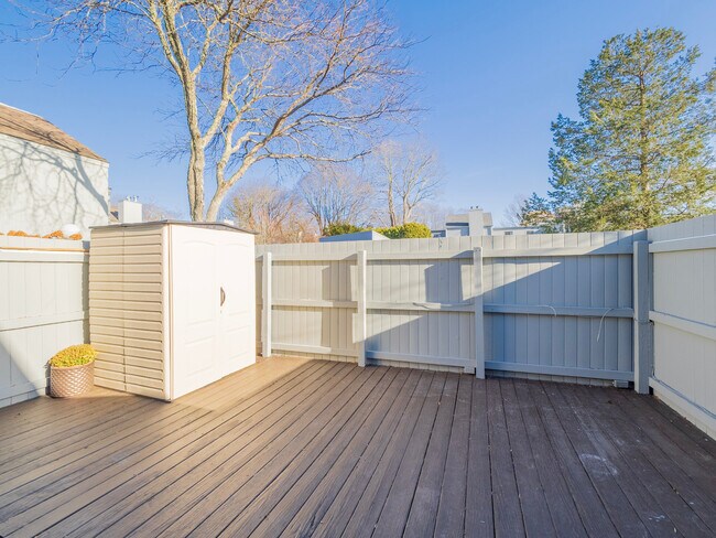 Foto del edificio - 2 Cypress Ln