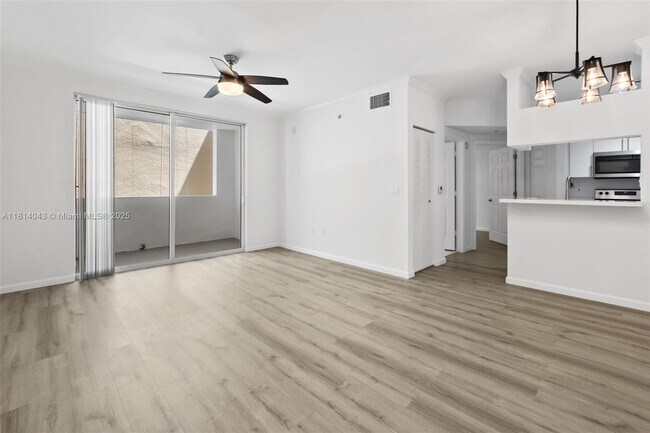 Foto del edificio - 17145 N Bay Rd