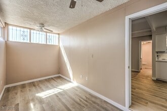 Building Photo - 3683 Villa Knolls E Dr