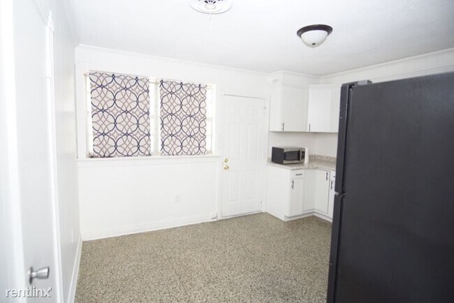 Building Photo - 2 br, 1 bath Townhome - 1334 Helios Ave