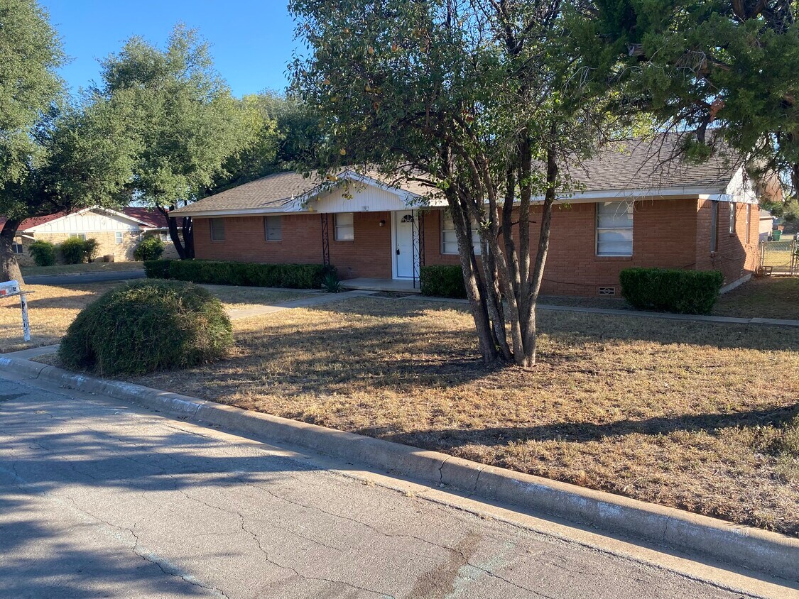 1789 Kingland St, Stephenville, TX 76401 House Rental in Stephenville