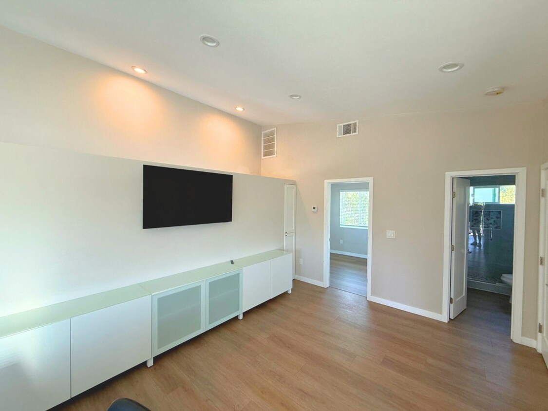Foto principal - 4 BD/2BA on the Corner of Montezuma & La D...