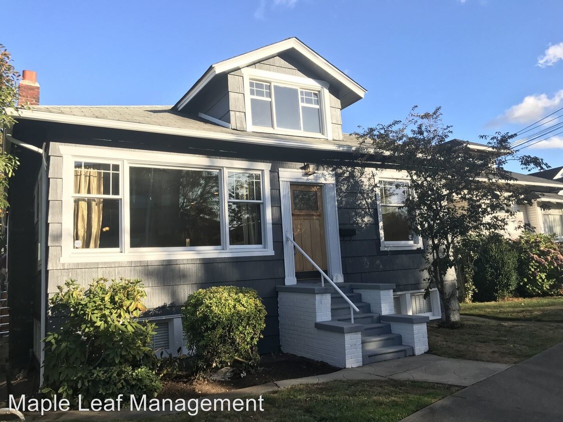 Foto principal - 3042 18th Ave S