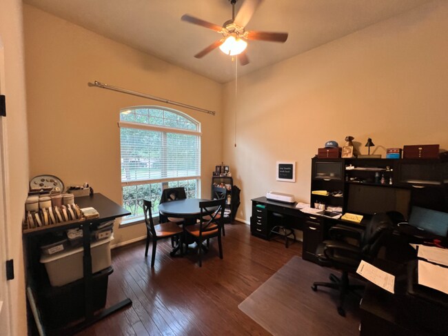 Foto del edificio - 222 Overland Trace Dr