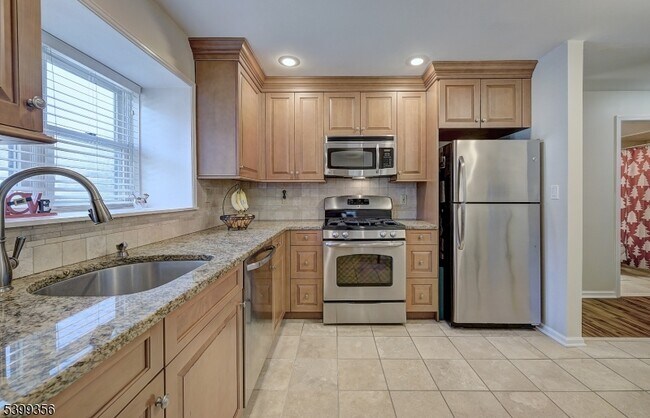 Building Photo - 17 Heritage Dr