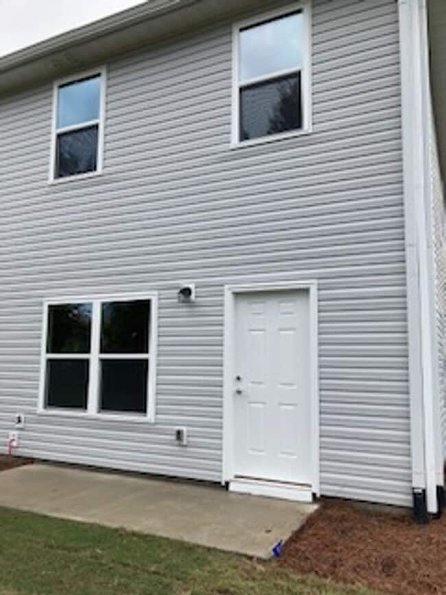 Building Photo - BRAND NEW CONSTRUCTION 3 BED 2.5 BATH!
