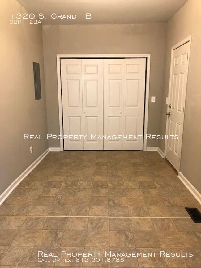 Building Photo - 3 Bedrooms, 2 Full Baths!