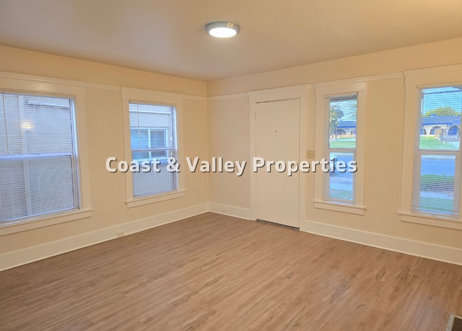 Building Photo - 120-122 N. Mildred Avenue, King City, CA 93930