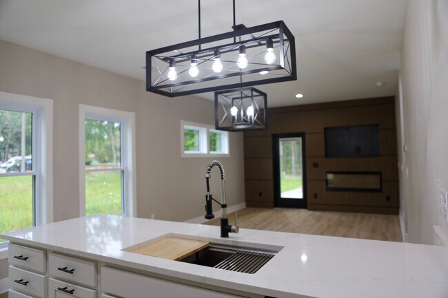 Sala de estar - 5010 Danbury Pl
