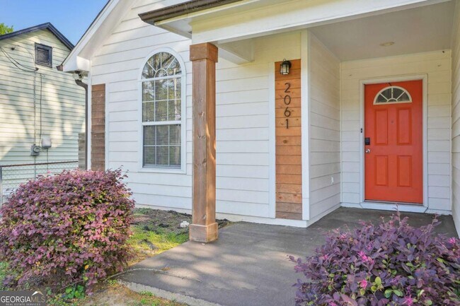 Foto del edificio - 2061 Tiger Flowers Dr NW