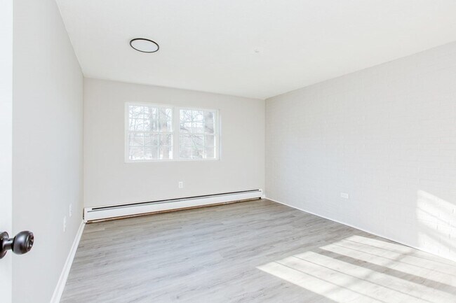 Building Photo - 39 Farrwood Ave
