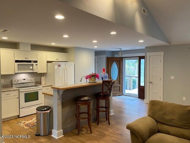 Building Photo - 1328 Spring Lake Dr