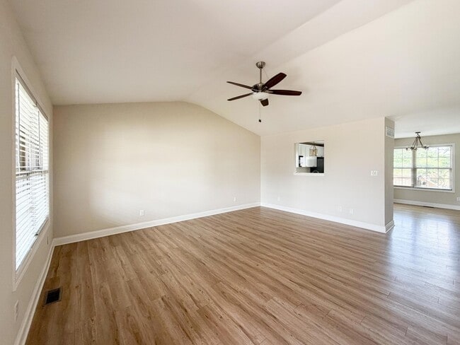 Photo - 1140 Orchard Dr House