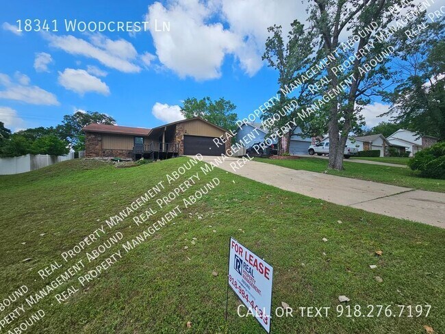 Foto del edificio - Available NOW!