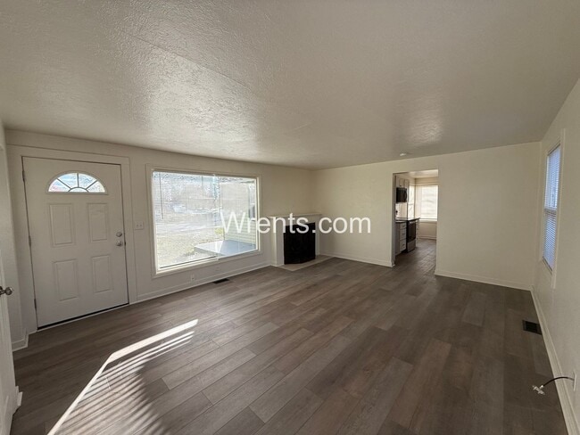 Building Photo - 3 Bedrooms | 1 Bathroom | Rancher with Large Detached Shop