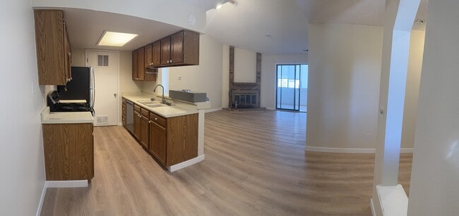 Building Photo - 8376 S Upham Way