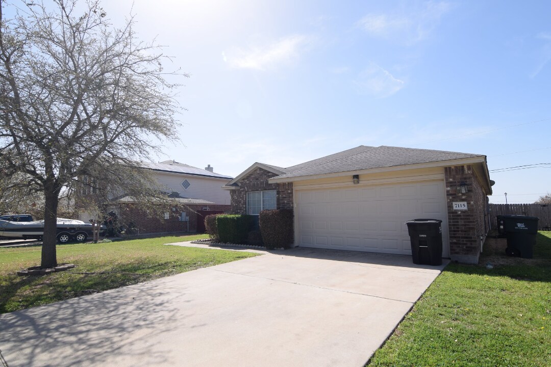 Foto principal - 7115 Rickey Dr