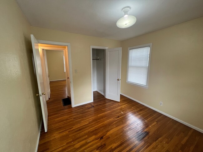 Foto del edificio - 815 W Gramercy Ave