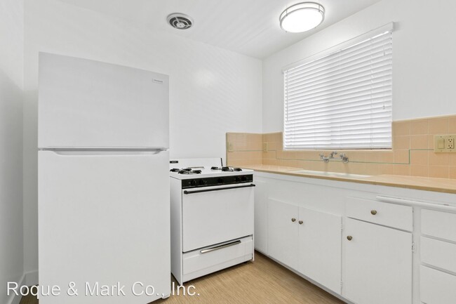 Foto del edificio - 1 br, 1 bath Apartment - 303 California Av...