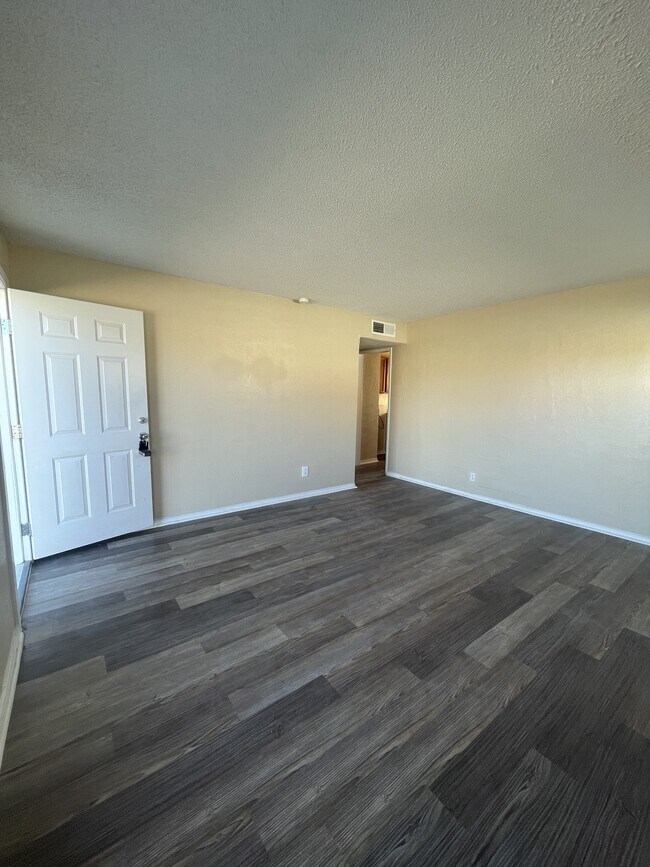 Foto del edificio - 5016 Wilmoth Ct