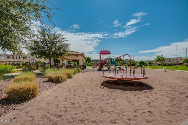 Foto del edificio - 4698 E Laurel Ave