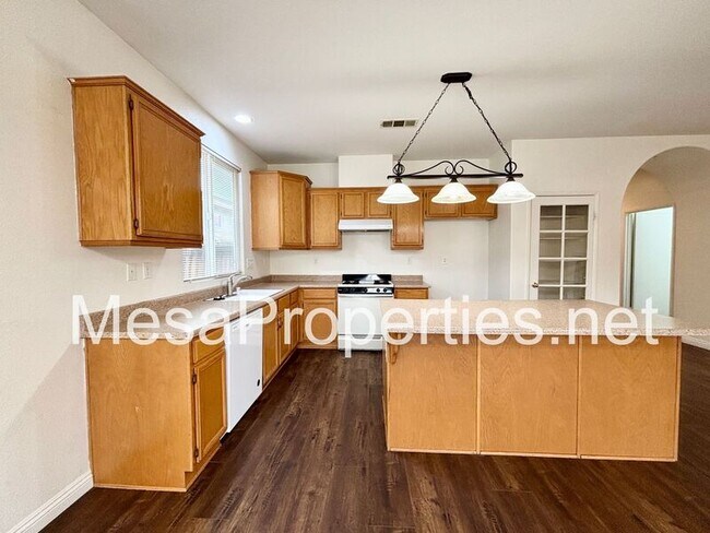 Foto del edificio - 12261 Luna Rd