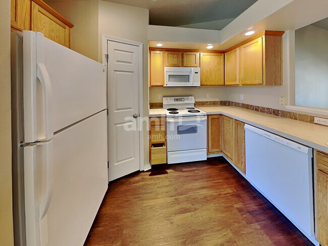 Foto del edificio - 19782 Amherst Ave