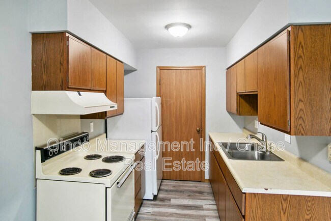 Building Photo - 405 E Reed St