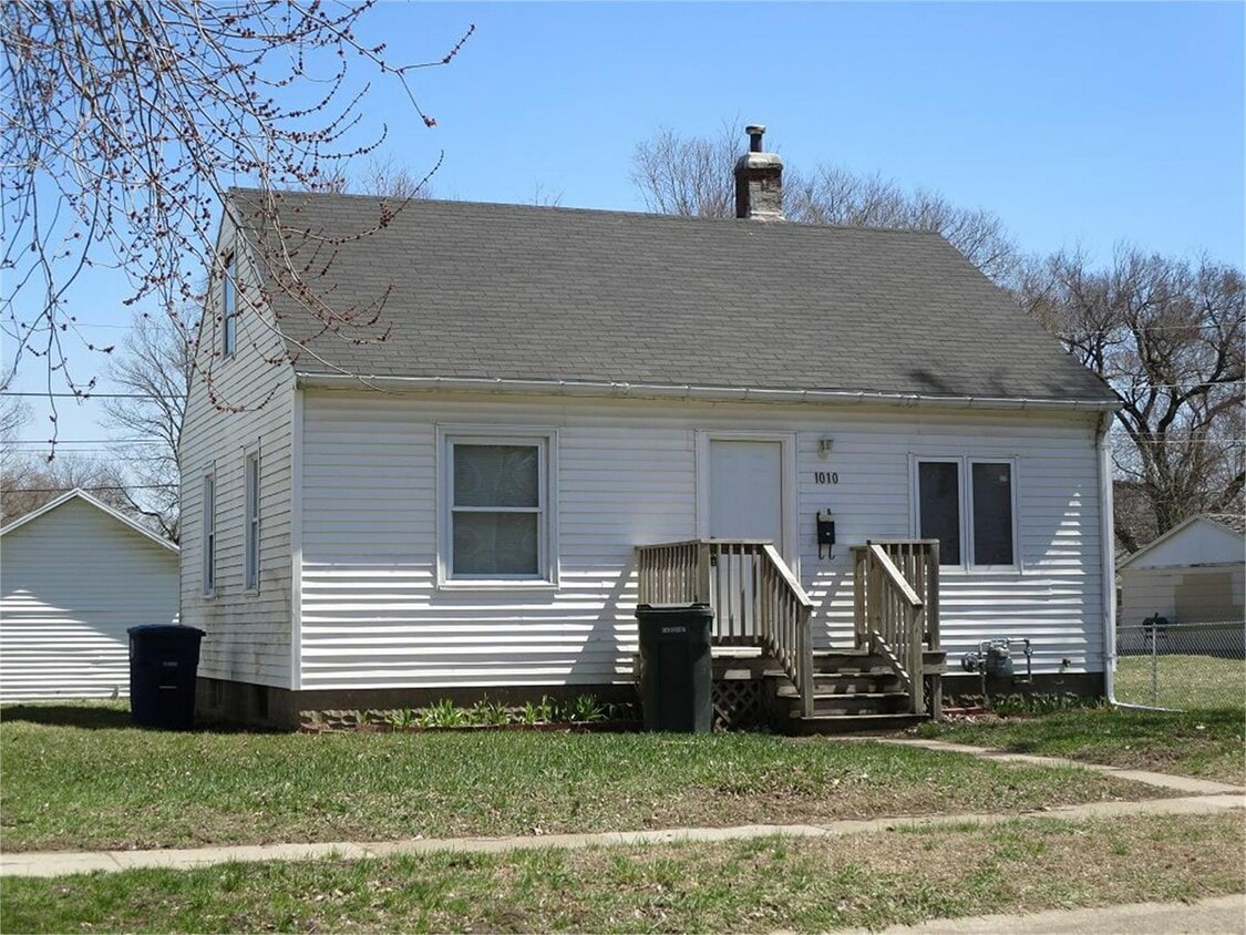 Primary Photo - 2 bedroom, 1 bath house in Waterloo
