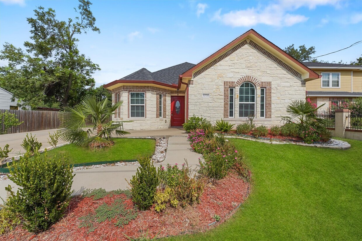 Foto principal - 12725 Arp St