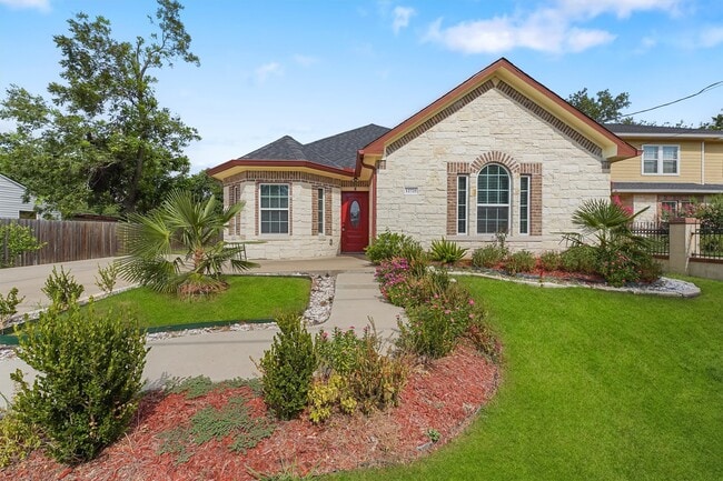 Building Photo - 12725 Arp St