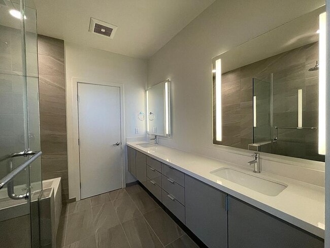 Foto del edificio - 572 Hudson Ave