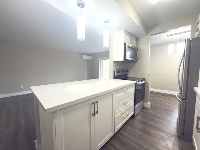 Building Photo - OLD South!  2 Bedroom * Renovated * Parking * Insuite Storage * AVAIL NOW