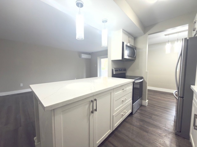 Photo du bâtiment - OLD South!  2 Bedroom * Renovated * Parking * Insuite Storage * AVAIL NOW