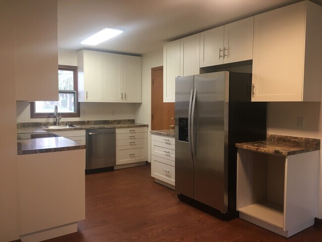 Foto del edificio - Updated Madison West, Three Bedroom, 1.5 Bathroom Duplex