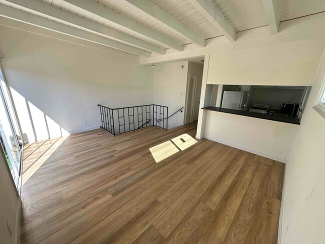 Foto del edificio - 1544 S Beverly Glen Blvd