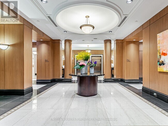 Photo du bâtiment - 38-838 Avenue Rd