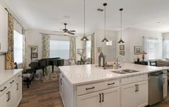 Foto del edificio - 13217 Cormack Ln