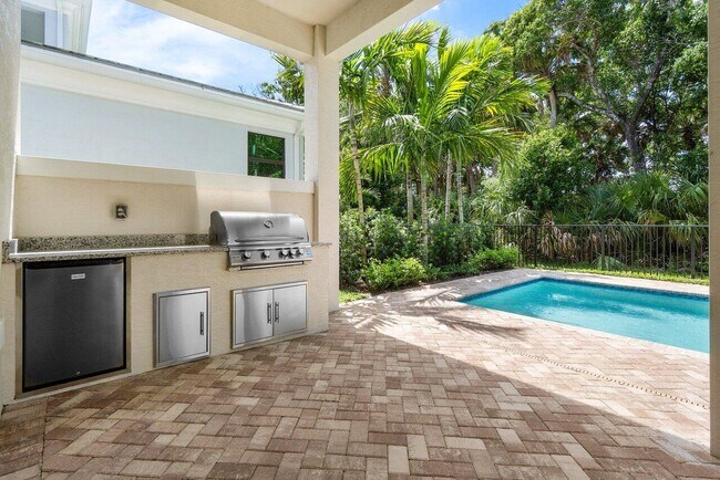 Building Photo - 13570 Artisan Cir