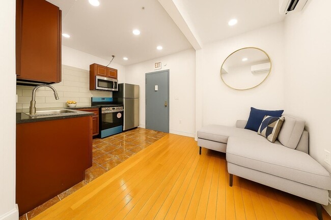 Building Photo - 14 Yankee Pl