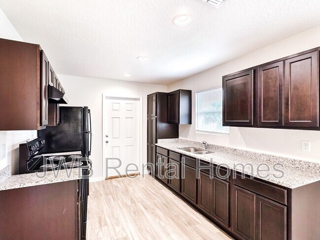 Building Photo - 1507 6th St W