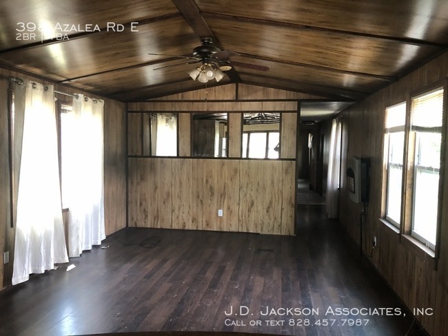 Building Photo - 398 Azalea Rd E