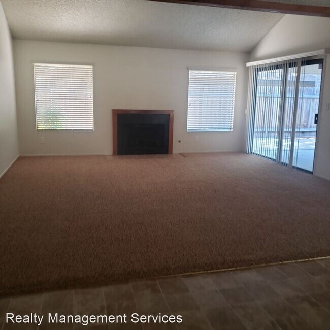 Building Photo - 2 br, 2 bath House - 2700 Barrington #E
