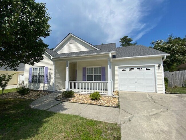 Building Photo - Welcome to this stunning 3-bedroom, 2-bath...