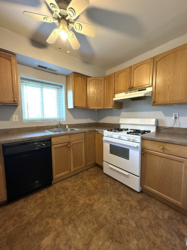 Foto del edificio - Ground Floor 1 Bedroom Condo in Reisterstown