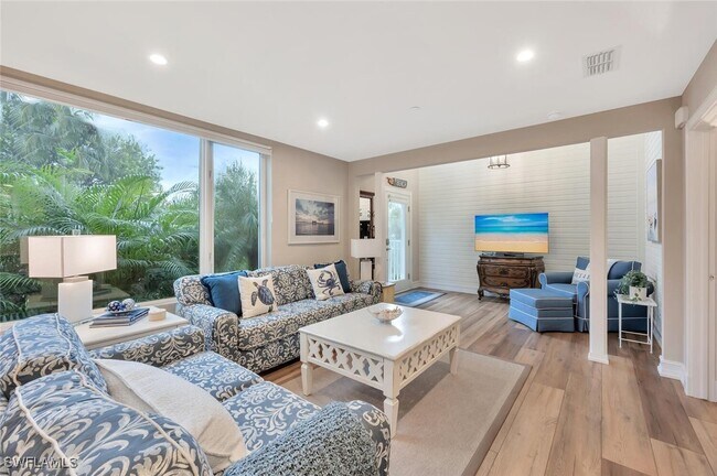 Foto del edificio - 180 6th Ave S