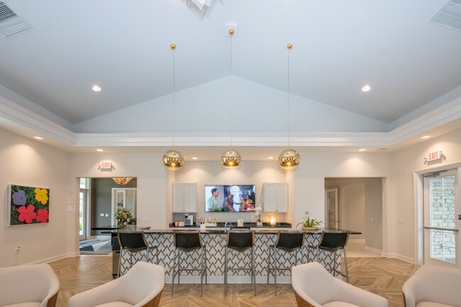 Building Photo - Jerome Grand