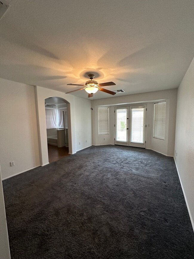 Foto del edificio - 4 BEDROOM IN ANTHEM AREA