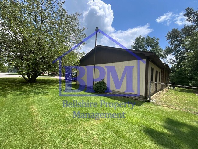 Building Photo - 1510 Falcon Dr
